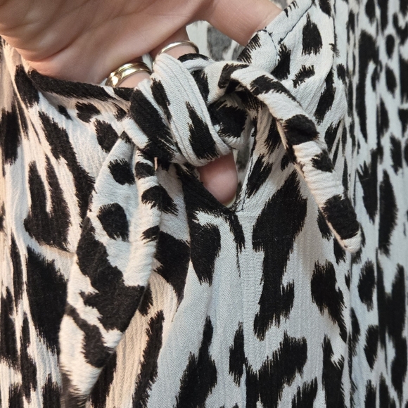 Pretty black and white shorts romper with tie front and pockets. Great shape. - Picture 3 of 10